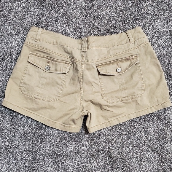 Khaki shorts size 13 - Picture 2 of 3